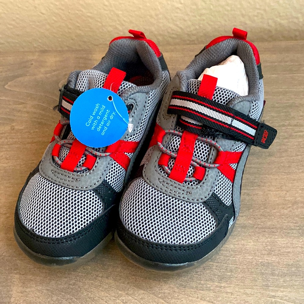 New with tags/in box stride rite boys sneakers size 9.5W